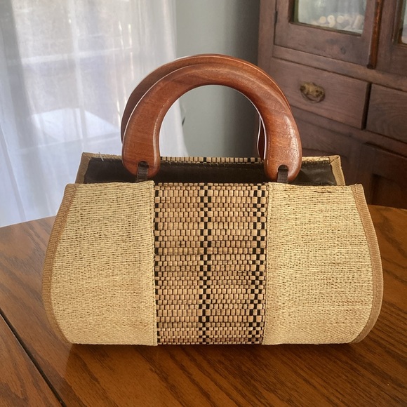 V.R. Collections Handcrafted Satchel - Picture 3 of 5